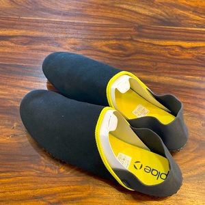 New in bag! Mens Plae house shoes. Never worn!